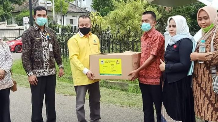 DPD I Golkar Jambi Salurkan APD ke RSUD Raden Mattaher