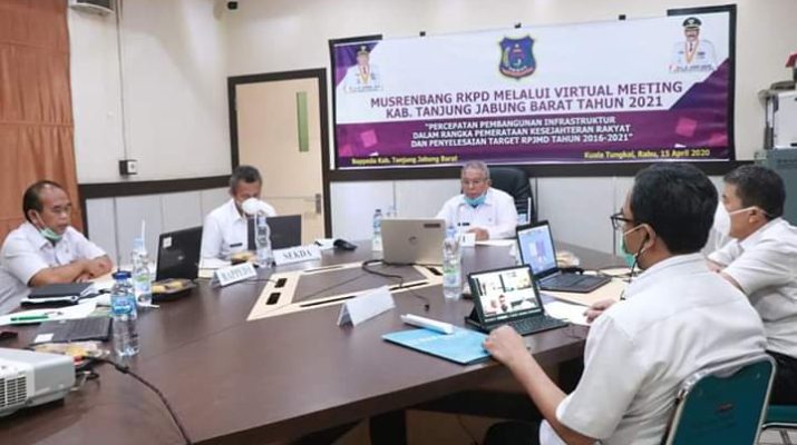 Bupati Tanjung Jabung Barat, Dr. Ir. H. Safrial MS ingatkan OPD untuk memprioritaskan penanganan atau pemulihan pasca pandemi covid 19, khususnya di sektor ekonomi dan sosial
