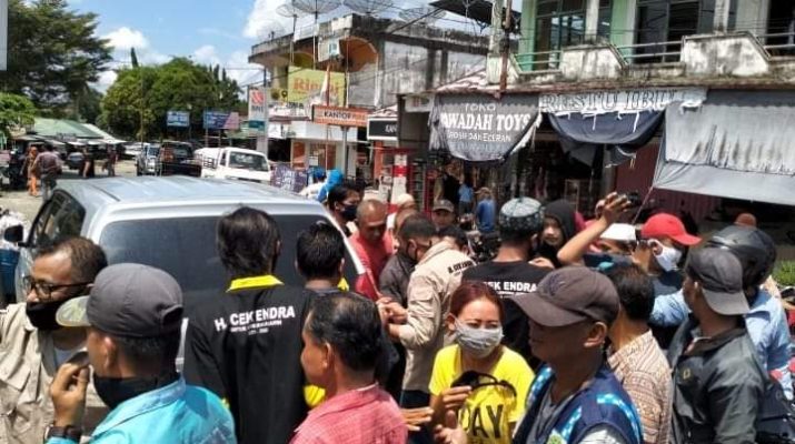 Masker Dari Bupati Diserbu Masyarakat Merangin, Padahal Bukan Haris