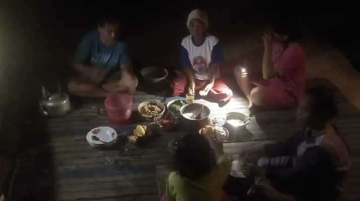 PLN Lamban, Warga di Muaro Jambi Ini 2 Malam Buka Puasa Dalam Gelap