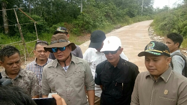 Dinamika Jambi Komisi III DPRD Sarolangun melakukan kunjungan kerja ke Kecamatan Pauh, Rabu (29/01/2020) tinjau proyek jalan di Sepintun.