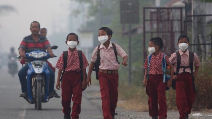 Sudah beberapa bulan sekolah libur dampak Covid-19. Sekolah masuk lagi, panduan pola belajar baru diterapkan ditengah pandemi 