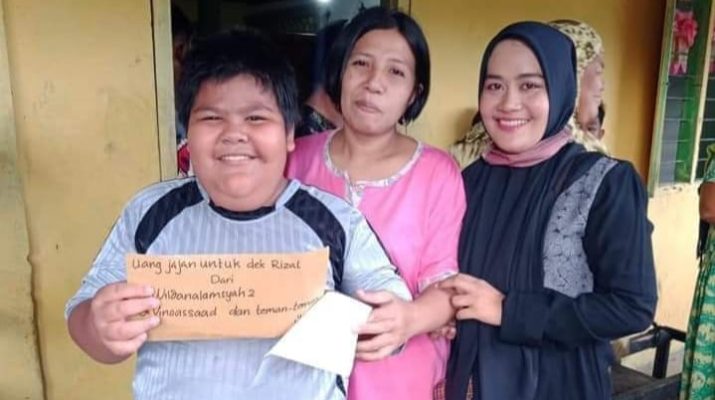 Rizal jadi perhatian warganet usai viral jadi korban bully, Minggu (17/05/2020). Bocah penjual gorengan itu sempat dilarang jualan ibunya. 