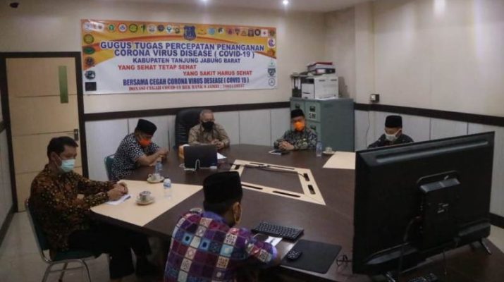 Bupati Safrial MS ikuti Halal Bihalal bersama Pemprov Jambi dan Bupati/Walikota se-Provinsi Jambi via Video Conference, Kamis (28/5/20).
