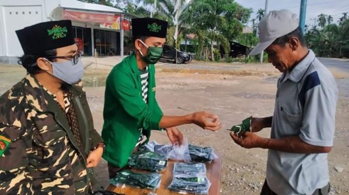 PAC GP Ansor Bram Itam, Bagi Masker dan Antiseptik