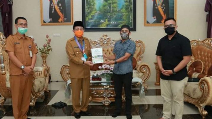 Gubernur Jambi Masuk Buku 100 Tokoh Terkemuka Alumni UIN