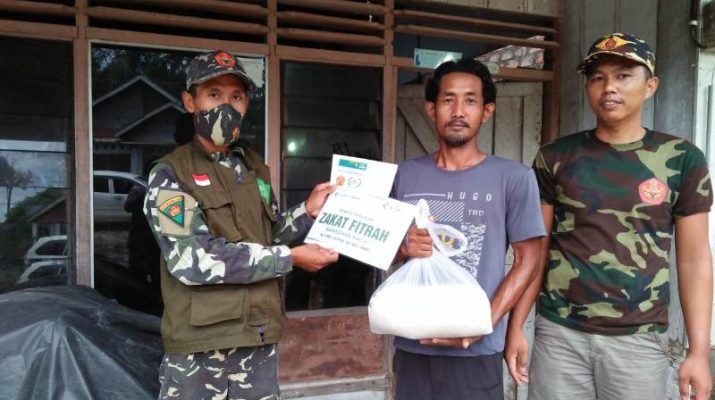 GP Ansor Sungai Gelam gerakan anggota untuk bagikan zakat fitrah dan santunan berupa sembako dan uang, Jumat 22 Mei 2020