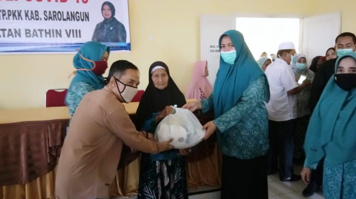 TP-PKK Bagi Ribuan Paket Sembako Untuk Warga Kurang Mampu