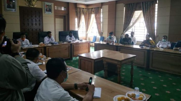 Sekda Sungai Penuh, Alpian pimpin rapat evaluasi tanggap darurat Covid-19, Rabu (27/05/2020). Hal ini melihat capaian yang telah dilakukan