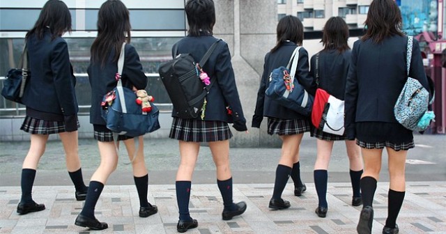 Sejak adanya Pandemi Corona, sekolah diliburkan demi pencegahan penyebaran virus. Sekolah libur, siswi SMP dan SMA hamil malah meningkat. 