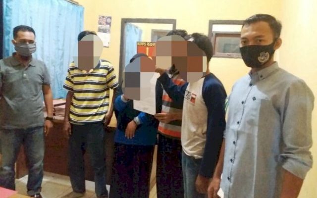 Menjalin kasih dengan 2 pria, perselingkuhan SD berakhir. Tak nafsu dengan suami, IRT di Merangin ditangkap dengan 2 pria.
