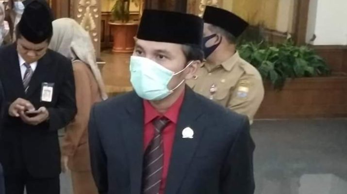 Blak-blakan, Edi Masih Bimbang Jawab Soal Duetnya Dengan Ratu di Pilgub