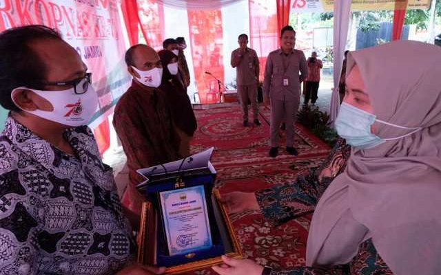 Peringatan Harkopnas ke-71, Bupati Muaro Jambi, Hj Masnah Busro dorong produk lokal dan peningkatan pendapatan berbasis digital