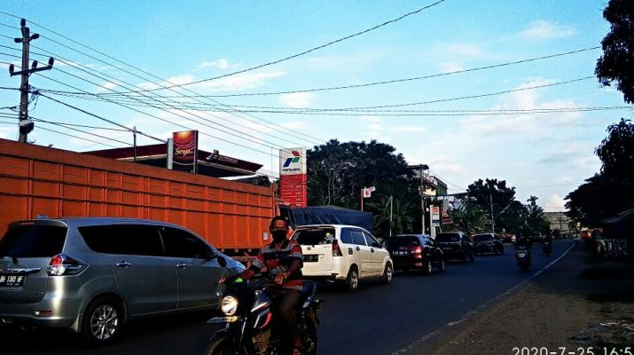 SPBU Kelurahan Eka Jaya Disoal, Antrian Persempit Badan Jalan