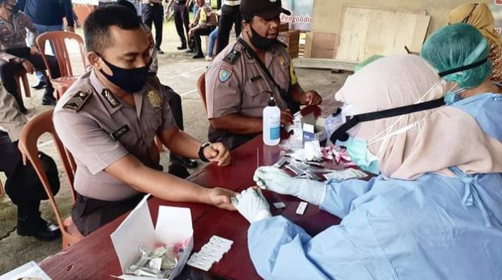 Cegah Penyebaran Corona, Anggota Polsek di Rapid Tes Massal