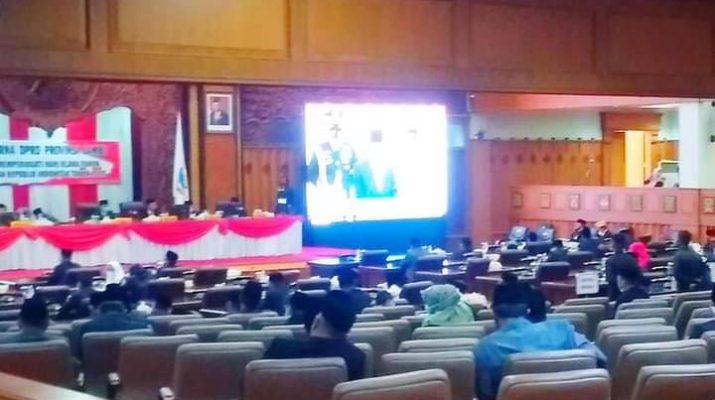 Edi Ucapkan Selamat Datang Pada Ratu Munawaroh di Paripurna