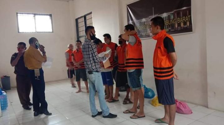 Kejari Tanjabbar Limpahkan 10 Tahanan