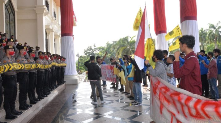 Transparansi Bantuan Covid-19 di Pertanyakan, PMII Gruduk Kantor Gubernur