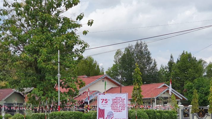 HUT RI, Remaja Sarolangun Hiasi Kampung Dengan Barang Bekas
