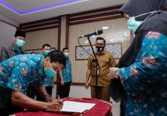 Ciptakan Hidup Sehat Bagi Masyarakat, Bupati Kukuhkan FKKS Muaro Jambi