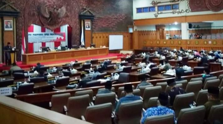 Paripurna Tiba-tiba Dihentikan, Cik Bur Minta Kepala Dinas Berdiri?