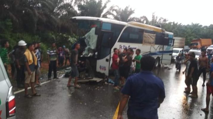 Tabrakan Bus Vs Truk Tangki di Merlung, 8 Orang Terluka