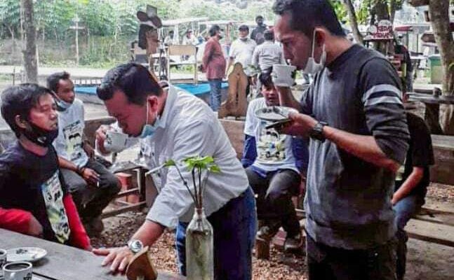 Berkunjung ke Kedai Menapo Muaro Jambi, Al Haris 'Diserbu' Millenial