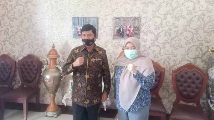 Satu persatu Calon Gubernur dan Calon Wakil Gubernur Jambi sowan ke kediaman Bupati Muaro Jambi. Giliran Safril Nursal, Minggu (13/9/20) sambangi Masnah Busro. 