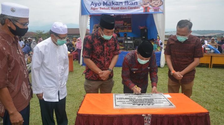 Menjadi harapan warga Kerinci selama ini, Gubernur Jambi, Fachrori Umar, Sabtu (19/9/20) tinjau proyek pengembangan Bandara Depati Parbo. 
