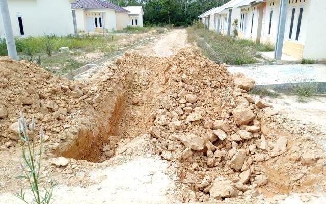 Gali Jalan Perumahan Mendalo Residence, Ini Penjelasan Rahman Lapor Polres