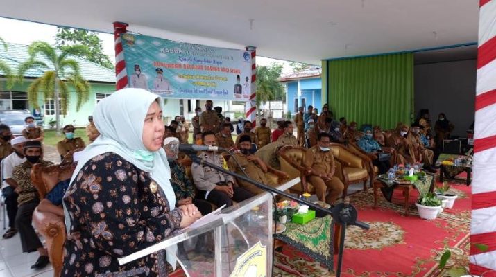 Program Berkaca Bupati Muaro Jambi, lahir dari keprihatinan belajar daring dampak Covid-19. Bertempat di Kantor Camat Mestong, program ini resmi berjalan.