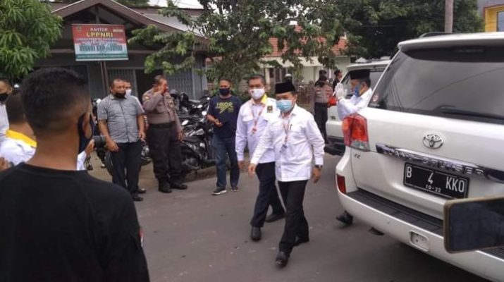 Setir Mobil Sendiri, Al Haris Sambangi KPU Provinsi