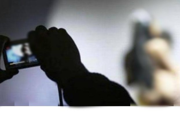 Terciduk Berduaan Tanpa Busana di Semak, Wanita Ini Bilang Periksa Pasien