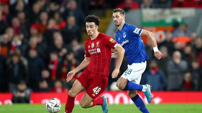 Everton Lengah, Liverpool Siap Menerkam