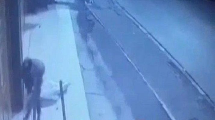 Kejam, Setelah di Pukuli, Uang Pemulung ini Diambil Oleh 2 Orang Tak di Kenal