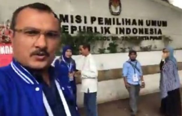 Seorang politisi dari partai demokrat Minggu (11/10) rela keluar dari partai, lantaran ia dukung UU Cipta Kerja Omnibus Law yang disahkan DPR RI waktu lalu.