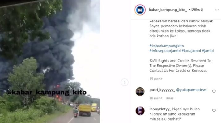Tepatnya di sebelah Gudang Indofood, Kobaran api diduga berasal dari pabrik minyak Bayat yang berada di kawasan Bagan Pete, (26/10/2020).