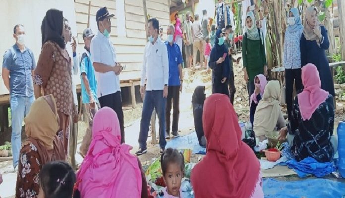 Emak-Emak Cegat Al Haris, Minta Perbaikan Jalan