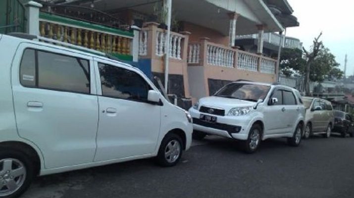 Viral, Depan Rumah di Jadikan Tempat Parkir Mobil Tak di Kenal