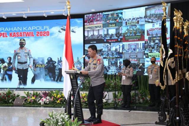 Kapolri Jenderal Idham Azis memimpin apel Kasatwil seluruh Indonesia di Gedung Rupatama Mabes Polri, Jakarta Selatan, Rabu (25/11/2020).