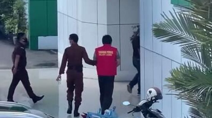 Usai di bekuk Kejagung bersama Kejati beberapa waktu lalu, Redo Setiawan si tersangka dugaan Korupsi Auditorium UIN STS Jambi akan ditahan.