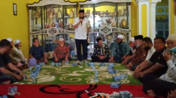 CE telah berhasil membuat jalan di Desa tersebut menjadi mulus. hal ini membuat dirinya mendapatkan ucapan terima kasih dari warga setempat.