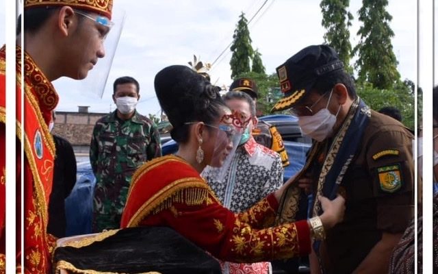 Bupati Sambut Kunjungan Kerja Kajati Jambi, Dr. Johanis Tanak, S.H., M.H didampingi istri dan sejumlah pejabat utama Kejati Jambi, pada Kamis (22/10) Siang.