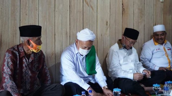 CE prihatin karena banyaknya akses Desa belum terhubung, di Desa Durian Mukut, Kecamatan Lembah Masurai, Kabupaten Merangin.