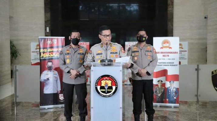 Kapolri Jenderal Idham Azis, bersikap tegas terhadap anak buahnya yang melakukan kesalahan fatal. 2 Kapolda di tanah air, secara resmi dicopot oleh Kapolri.