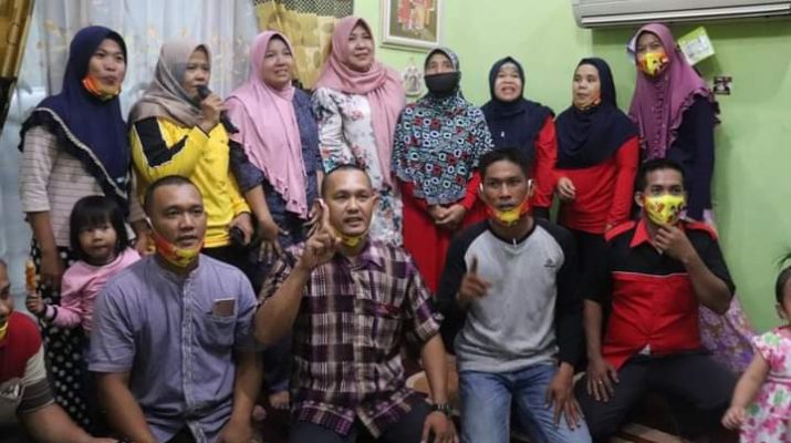 Calon kuat Ketua TP PKK Provinsi Jambi Rosita Endra, kembali turun menyapa masyarakat. Pedagang sosis hingga Gojek bersatu coblos CE-Ratu.