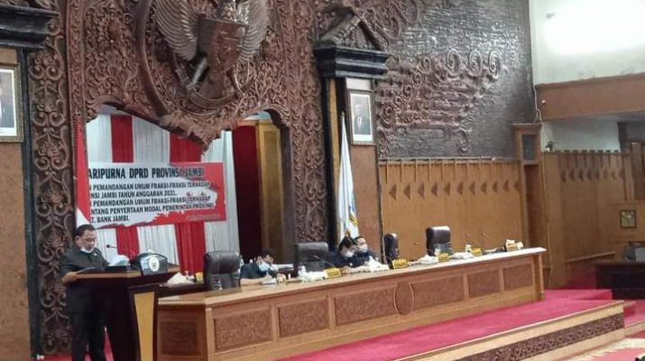 Ketua Fraksi PPP Berkarya, sebut bahwa pelayanan Bank Jambi hanya objektif di lakukan pada PNS saja. Sedangkan pada masyarakat biasa, di nilai kurang memuaskan.