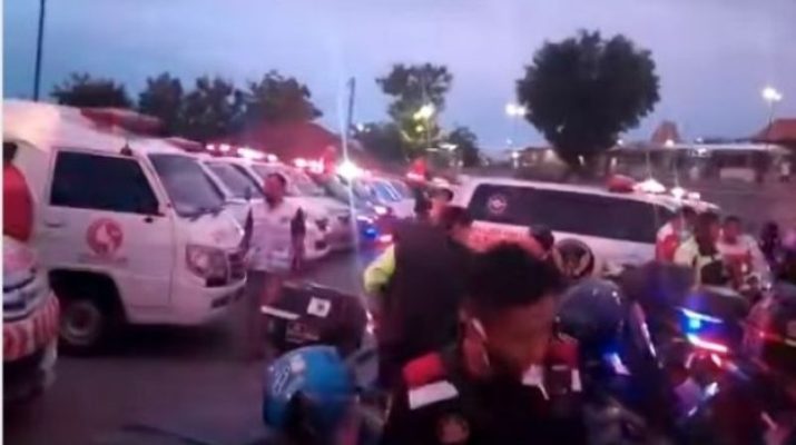 Identik dengan klub motor atau mobil. Nah bagaimana bila, mobil ambulans yang melakukan kopdar? Pasti hal ini membuat kita terheran- heran.