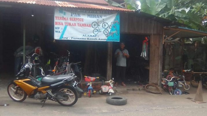 Gemar berolahraga sepeda, namun tidak punya biaya yang cukup untuk membelinya, jangan khawatir. Tinggal datang di Bengkel kakek Miran, masalah anda akan selesai.