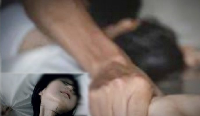 Entah apa yang merasukinya, diajak ketemu di Cafe malah minta di hotel untuk bahas strategi pemetaan suara. Tau-tau nya, Caleg Perindo ini malah diperkosa oleh ketua KPU di kamar tersebut.